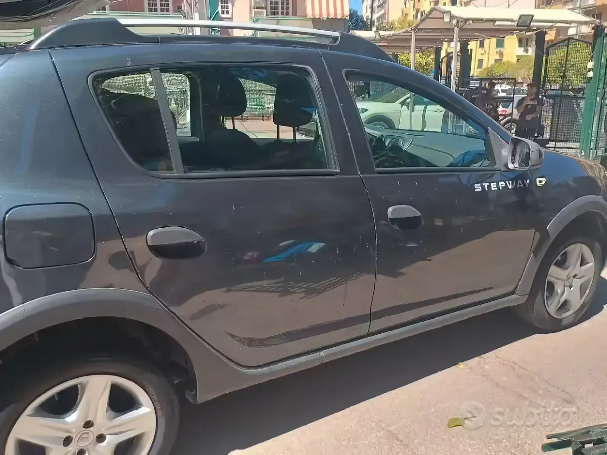Usata Dacia Sandero Stepway 90 CV (66 kW) 2016 Grigio Berlina