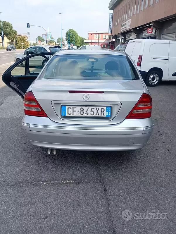 Usata Mercedes 220 2003 Grigio Berlina