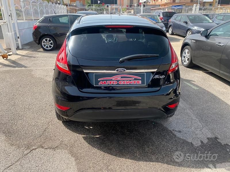 Usata Ford Fiesta Titanium 71 CV (52 kW) 2012 Nero Utilitaria