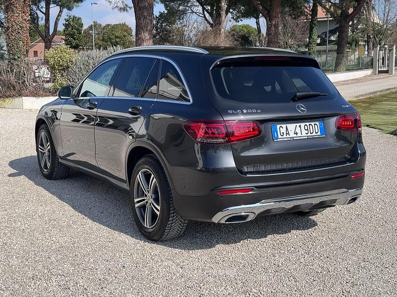 Usata Mercedes GLC200 163 CV (119 kW) 2020 Nero SUV