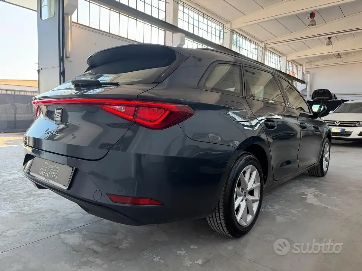 Usata Seat Leon Style 150 CV (110 kW) 2024 Grigio Station wagon