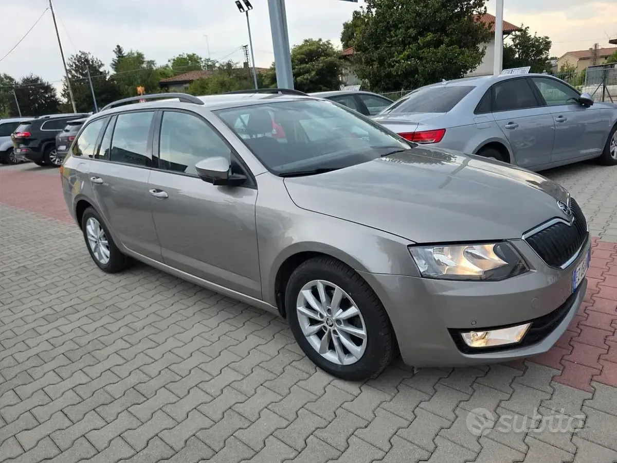 Usata Skoda Octavia 110 CV (80 kW) 2015 Grigio Station wagon