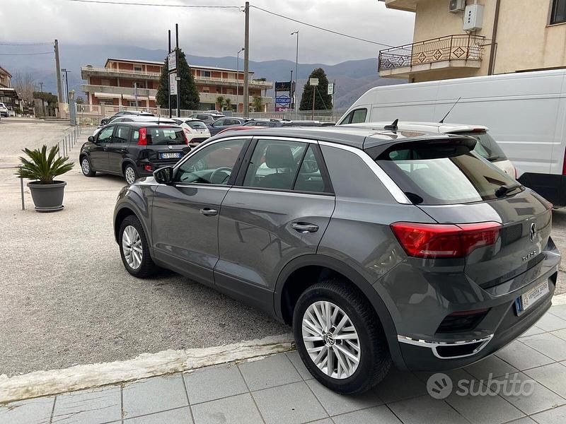 Usata VW T-Roc Business 116 CV (85 kW) 2021 Grigio SUV