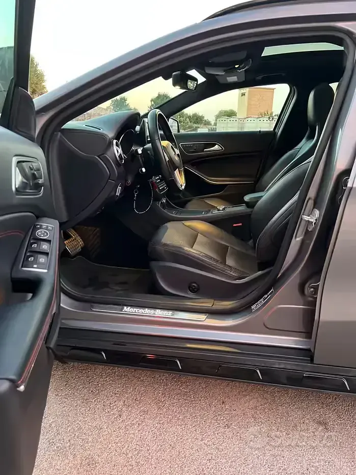 Usata Mercedes GLA220 Premium 170 CV (125 kW) 2014 Grigio SUV