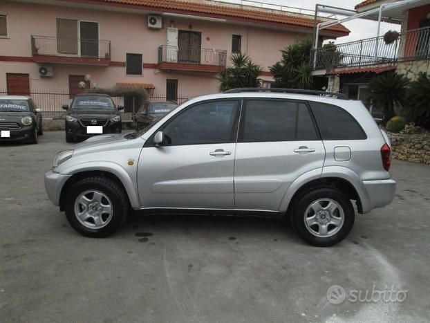 Usata Toyota RAV4 116 CV (85 kW) 2002 Marrone SUV