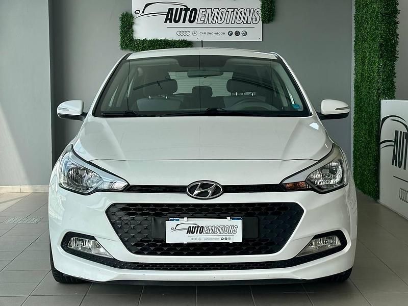 Usata Hyundai i20 73 CV (53 kW) 2016 Bianco Berlina
