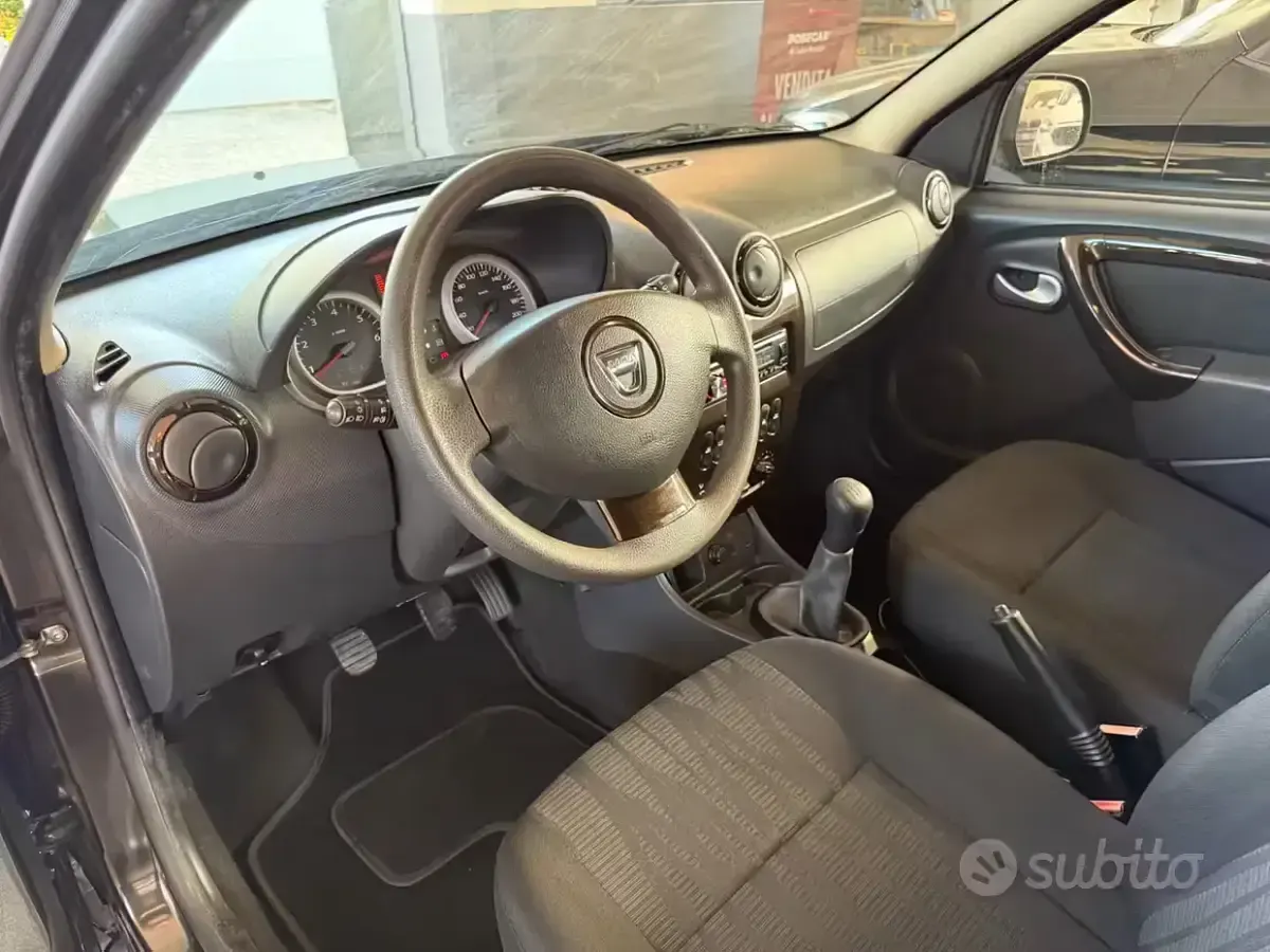 Usata Dacia Duster Lauréate 105 CV (77 kW) 2012 Nero SUV
