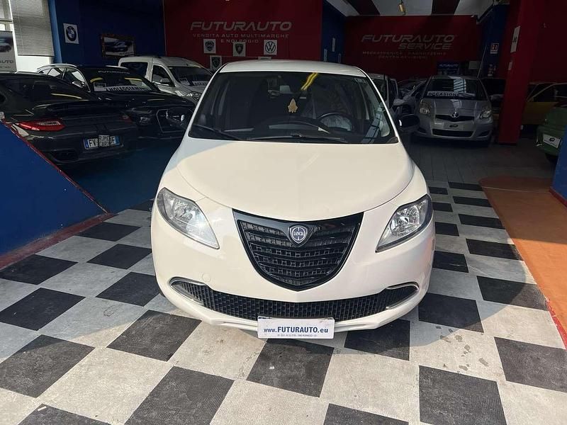 Bianco Usata 2014 Lancia Ypsilon S Due volumi | 6490 € (Buon prezzo) - Immagine 1/4