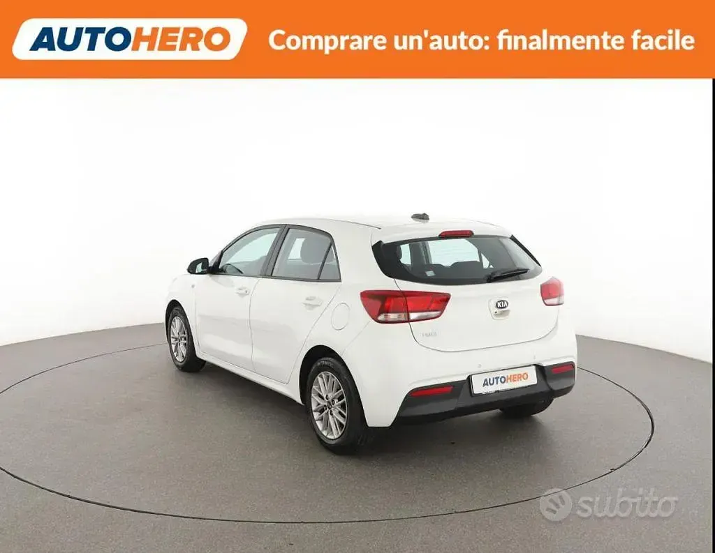 Usata Kia Rio 84 CV (61 kW) 2020 Bianco Berlina