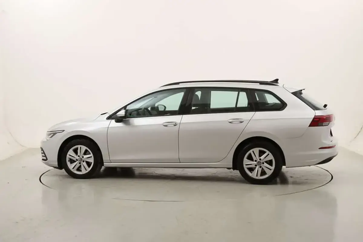 Usata VW Golf VIII Life 116 CV (85 kW) 2021 Argento Station wagon