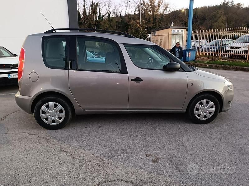 Usata Skoda Roomster 70 CV (51 kW) 2011 Grigio Monovolume