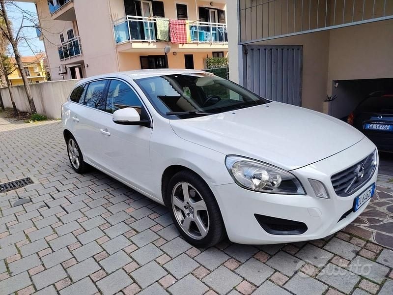 Usata Volvo V60 115 CV (84 kW) 2012 Bianco Station wagon