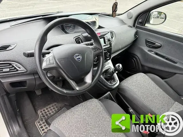 Usata Lancia Ypsilon 69 CV (50 kW) 2019 Bianco