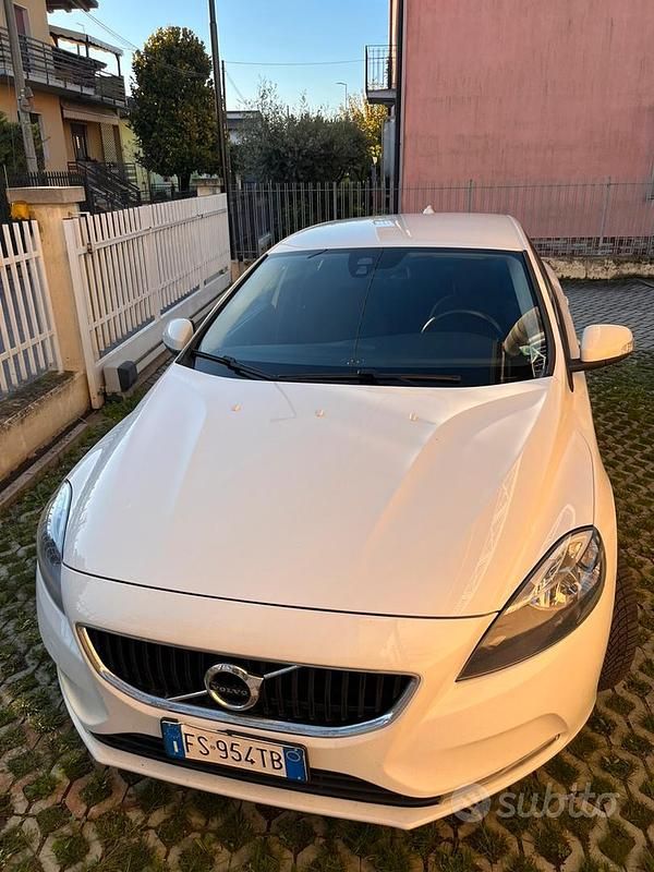 Usata Volvo V40 120 CV (88 kW) 2018 Berlina