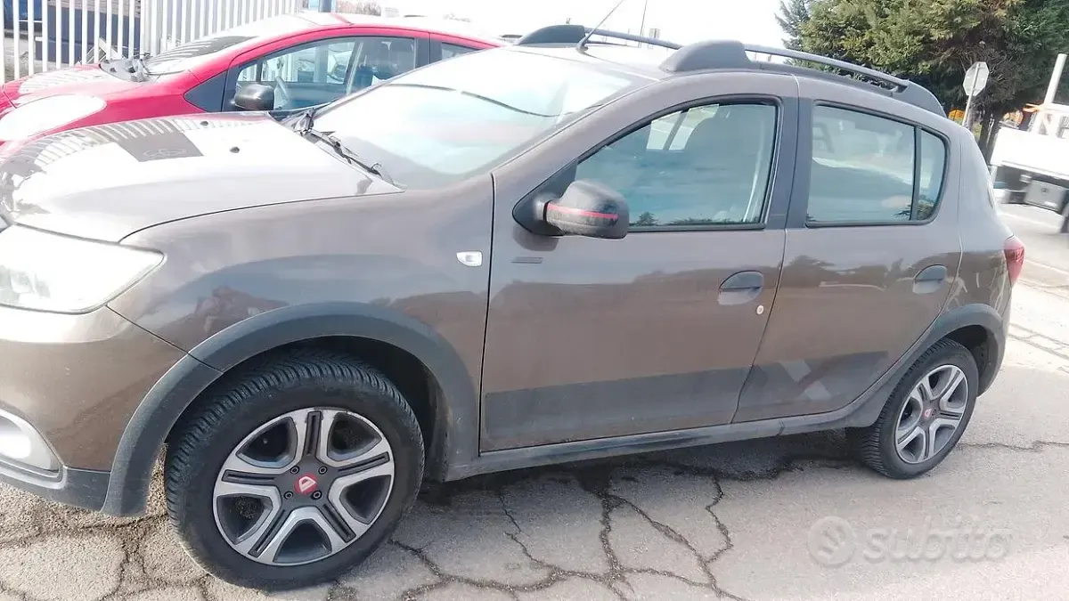 Begagnad Dacia Sandero Stepway 90 HK (66 kW) 2019 Brun Sedan