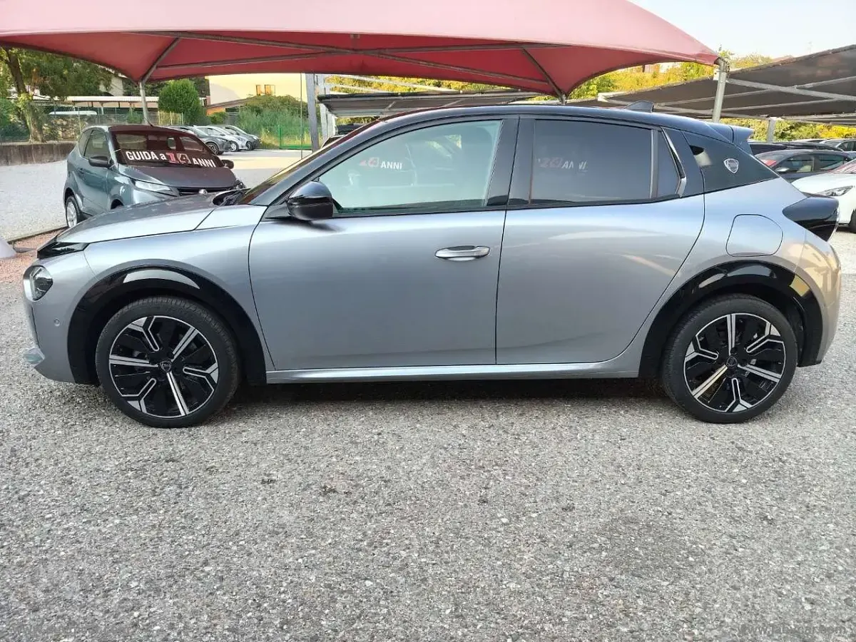 Usata Lancia Ypsilon 101 CV (74 kW) 2025 Grigio Utilitaria