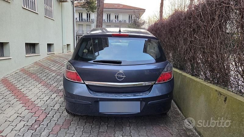Usata Opel Astra Cosmo 125 CV (91 kW) 2008 Blu Berlina