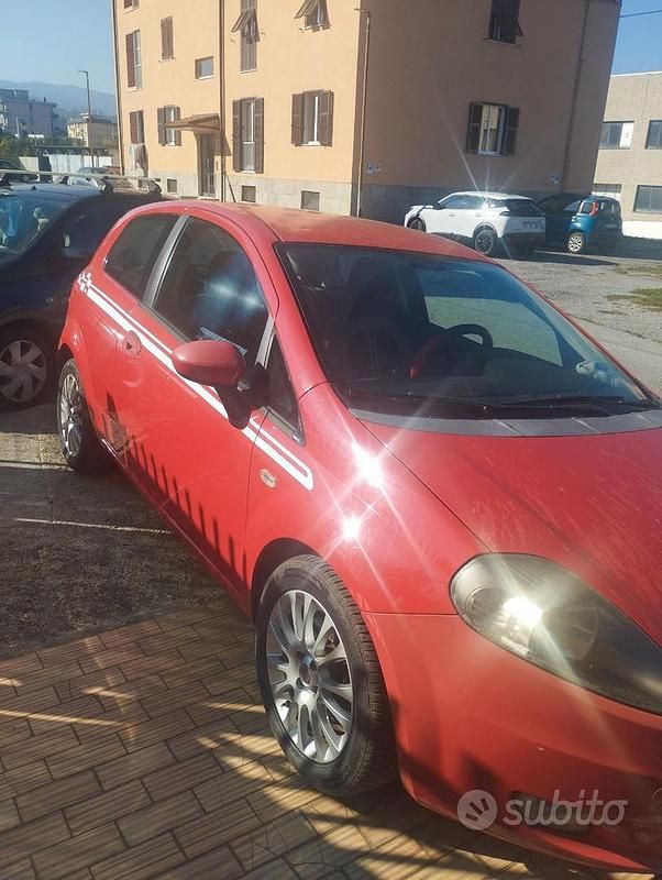 Usata Fiat Grande Punto 75 CV (55 kW) 2008 Rosso Utilitaria