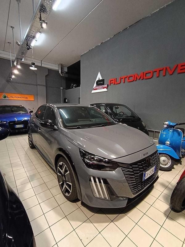 Grigio Usata 2024 Peugeot 208 GT Due volumi | 18.900 € (Molto cara) - Immagine 1/4