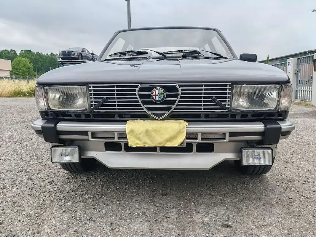 Usata Alfa Romeo Giulietta Ti 129 CV (94 kW) 1982 Berlina