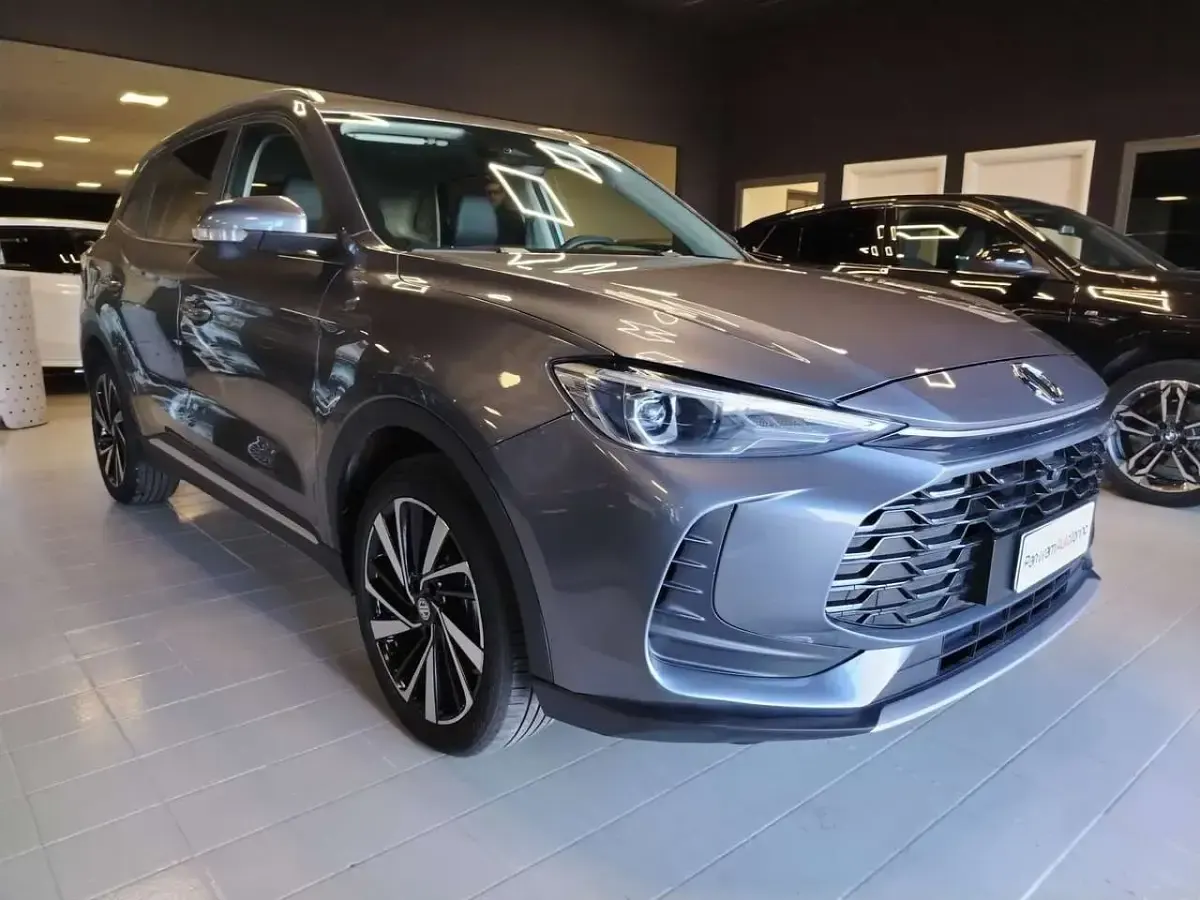 Usata MG ZS Luxury 197 CV (144 kW) 2025 Grigio SUV