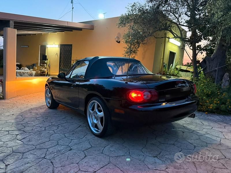 Usata Mazda MX5 2002 Nero Cabrio