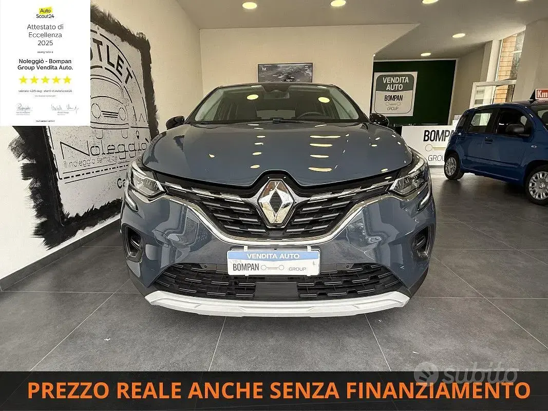 Usata Renault Captur Techno 145 CV (106 kW) 2023 Grigio SUV