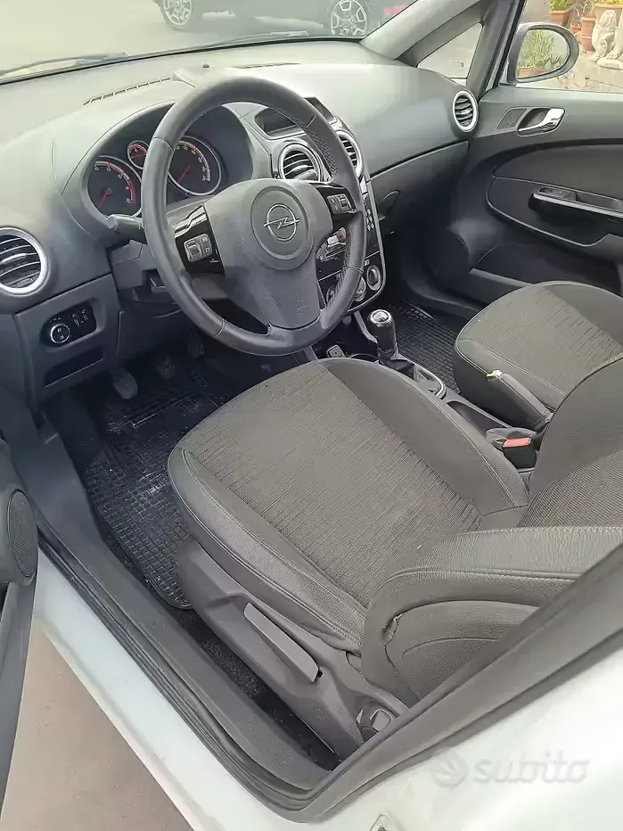 Usata Opel Corsa Edition 85 CV (62 kW) 2014 Bianco Utilitaria