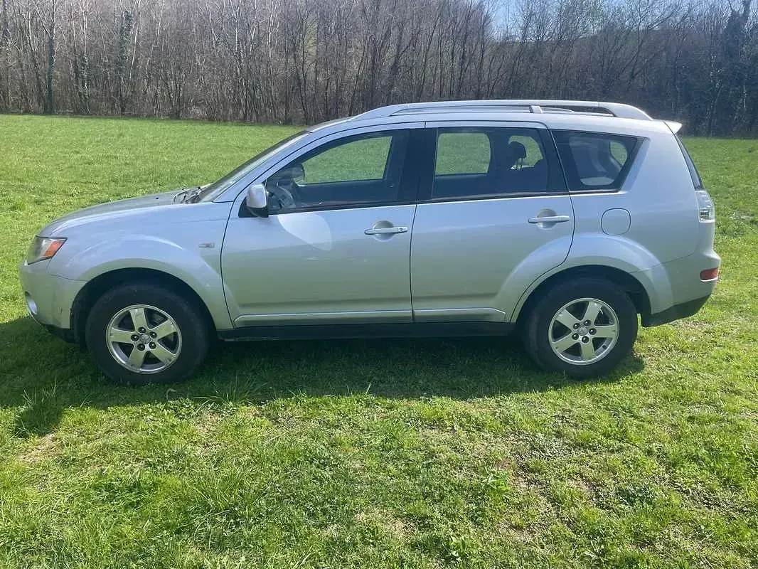 Usata Mitsubishi Outlander Invite 140 CV (102 kW) 2009 Argento SUV