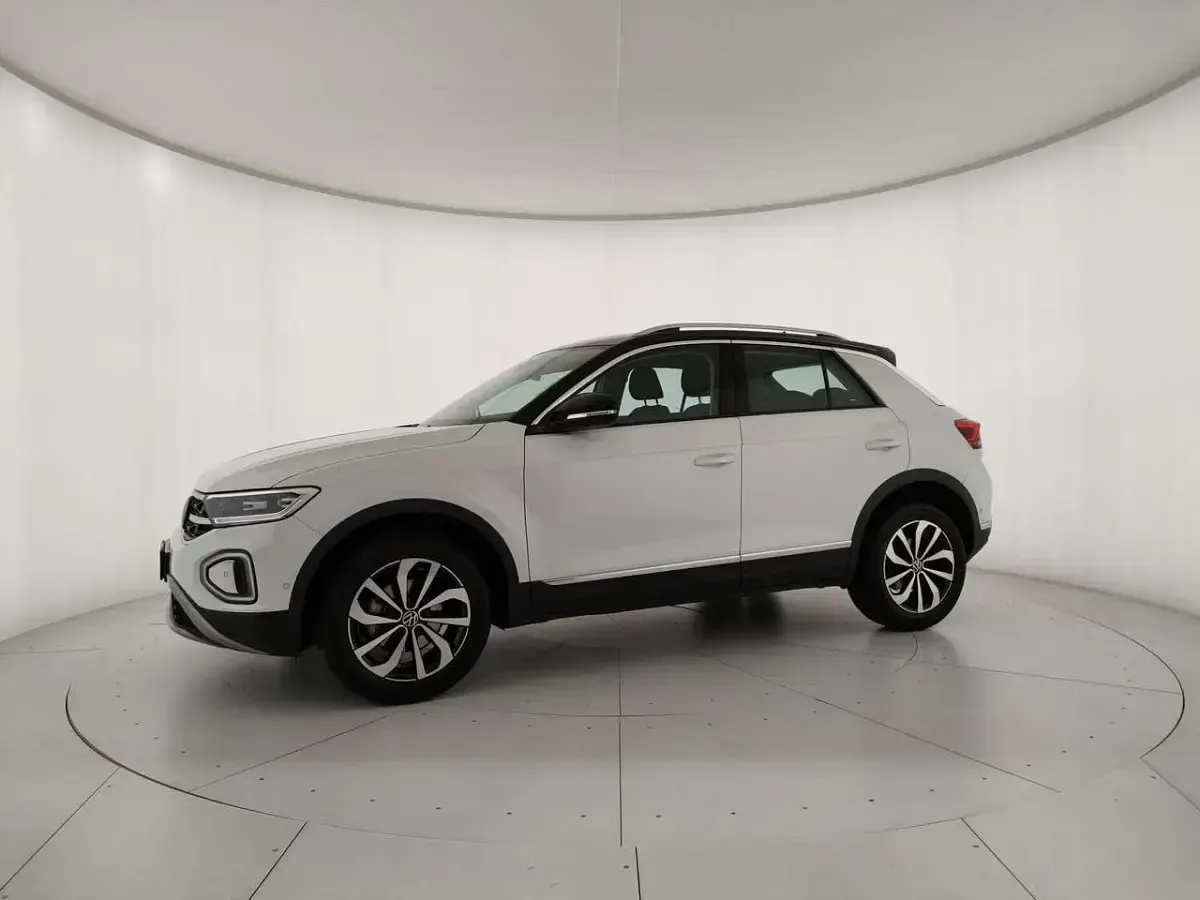Usata VW T-Roc Style 110 CV (80 kW) 2023 Pure white nero SUV