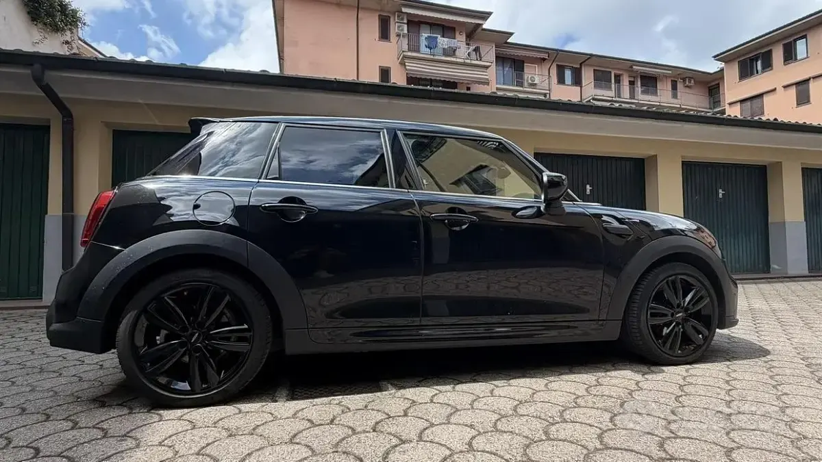 Usata Mini Cooper 102 CV (75 kW) 2021 Nero Utilitaria