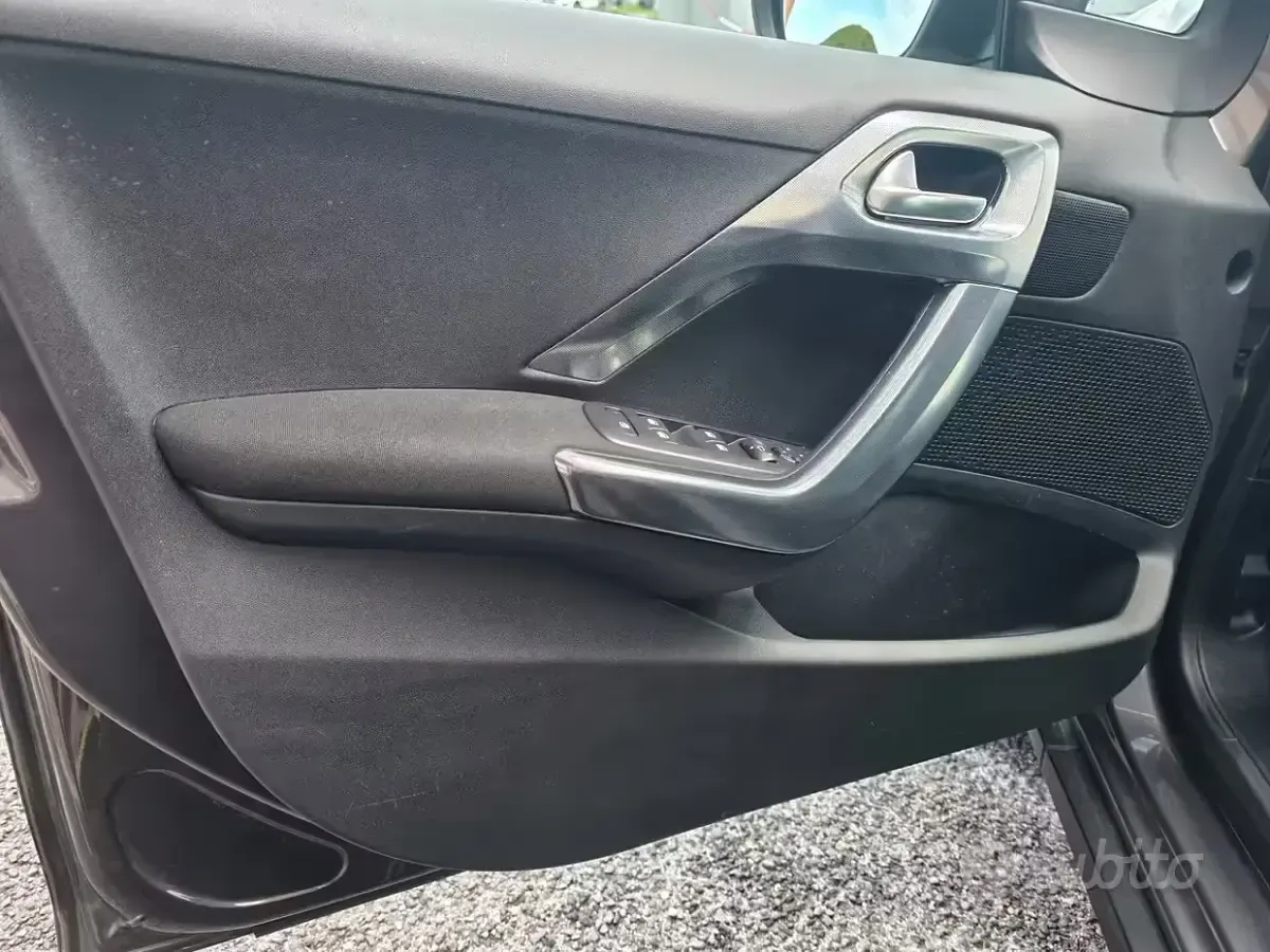 Usata Peugeot 2008 Allure 99 CV (72 kW) 2017 Grigio SUV