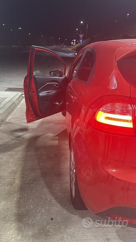Usata Kia Rio 2012 Rosso Berlina