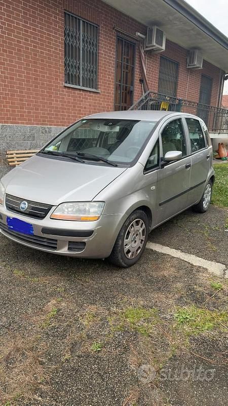 Usata Fiat Idea 95 CV (69 kW) 2005 Grigio Monovolume