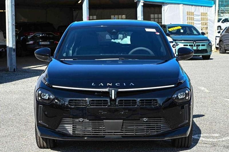 Nuova Lancia Ypsilon 101 CV (74 kW) 2026 Nero Utilitaria