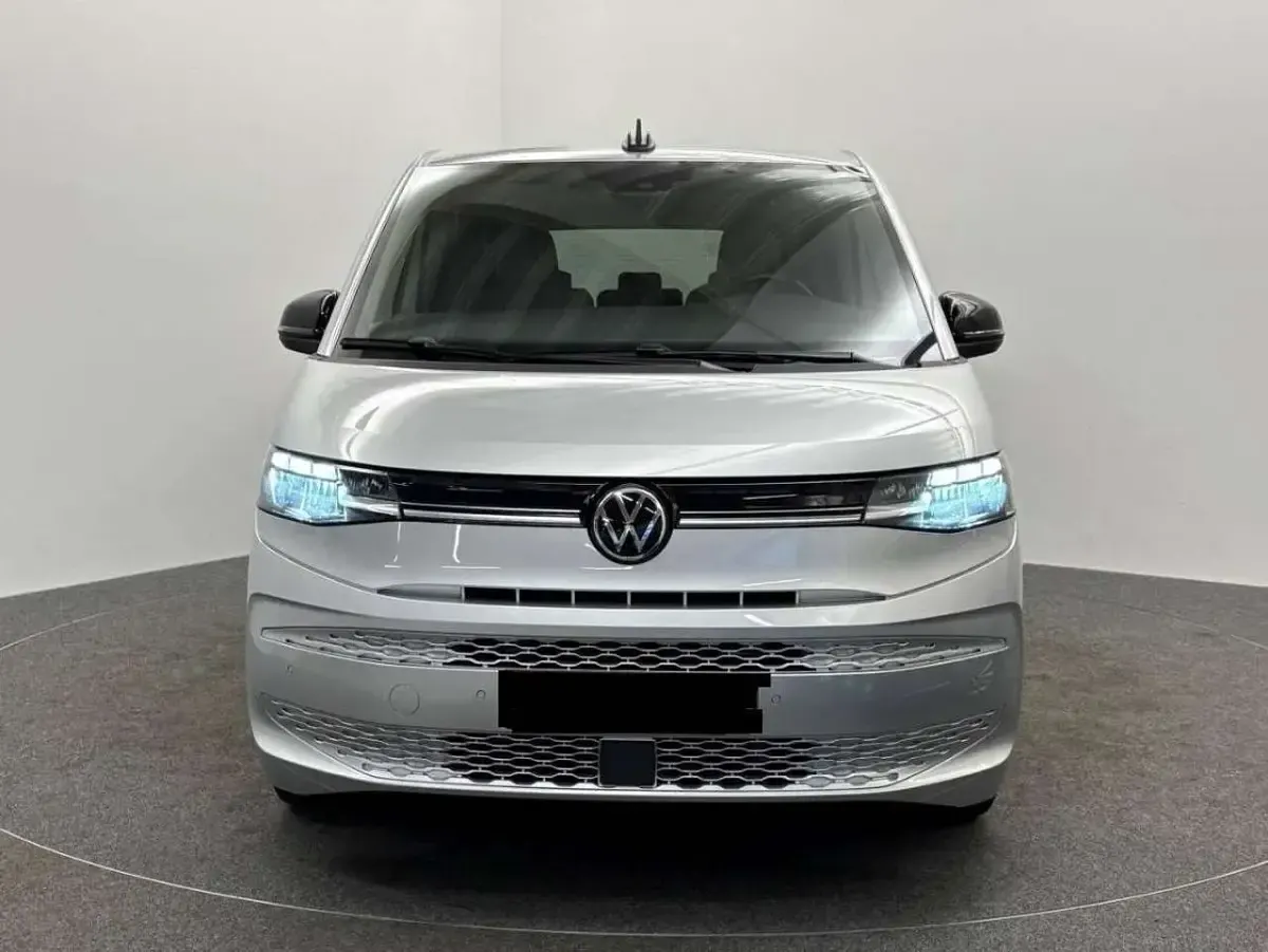 Usata VW Multivan 150 CV (110 kW) 2024 Argento metallizzato Monovolume