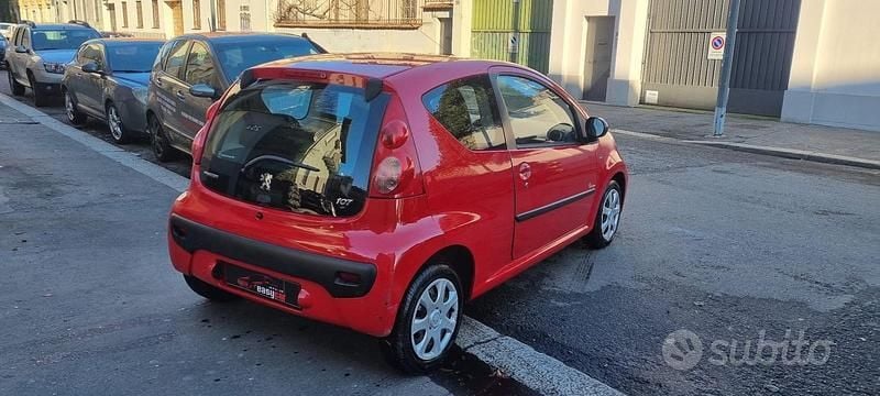 Usata Peugeot 107 Access 68 CV (50 kW) 2009 Rosso Utilitaria