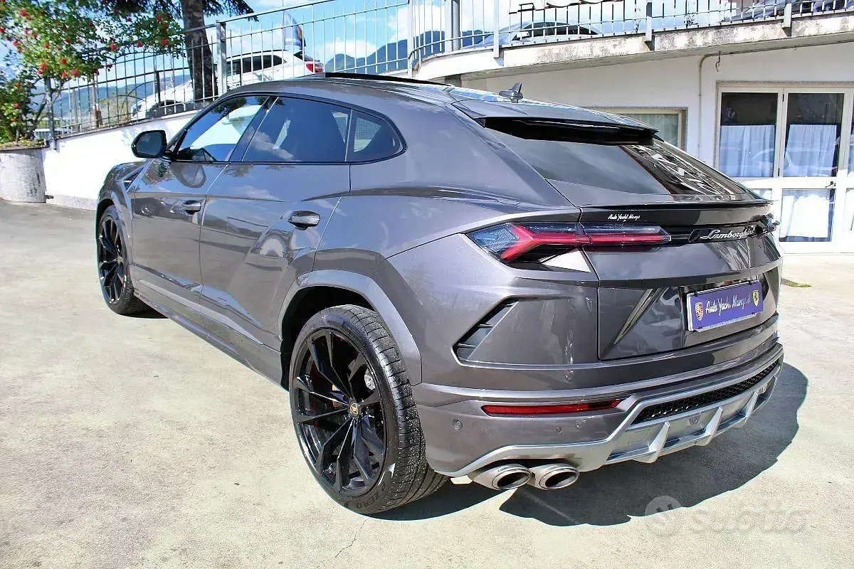 Usata Lamborghini Urus 649 CV (477 kW) 2022 Grigio SUV