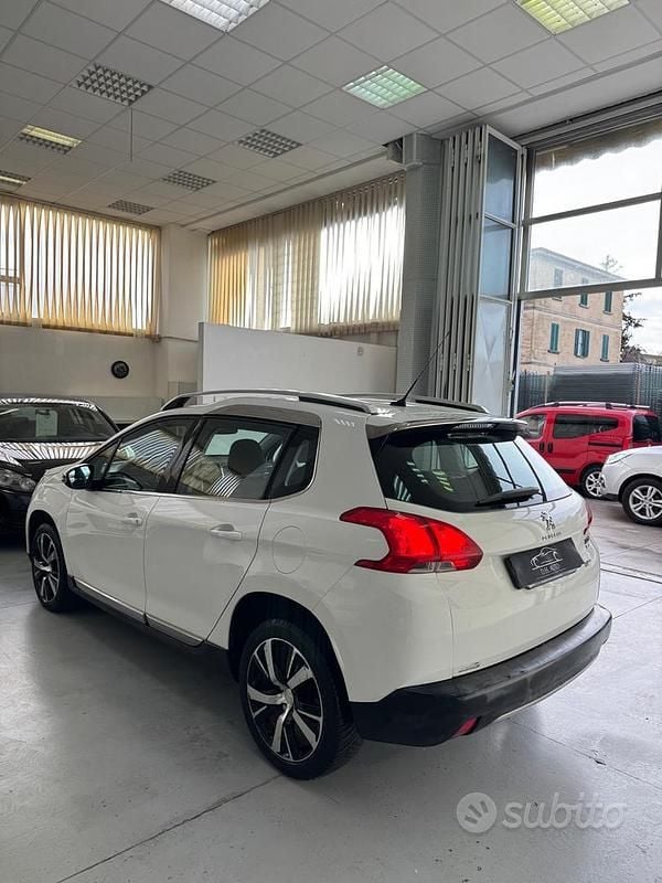 Usata Peugeot 2008 Allure 92 CV (67 kW) 2015 Bianco SUV