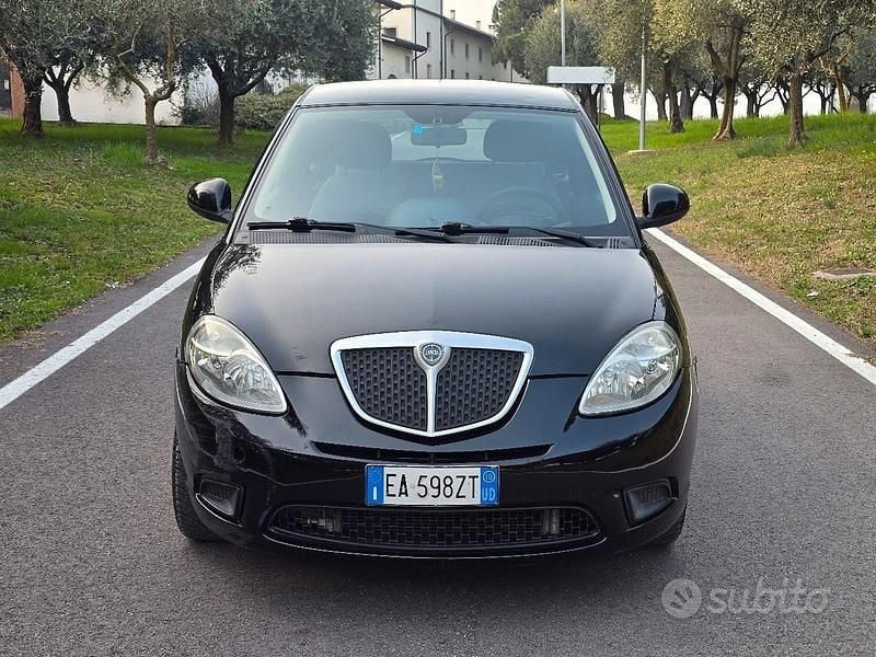 Usata Lancia Ypsilon 60 CV (44 kW) 2010 Nero Utilitaria