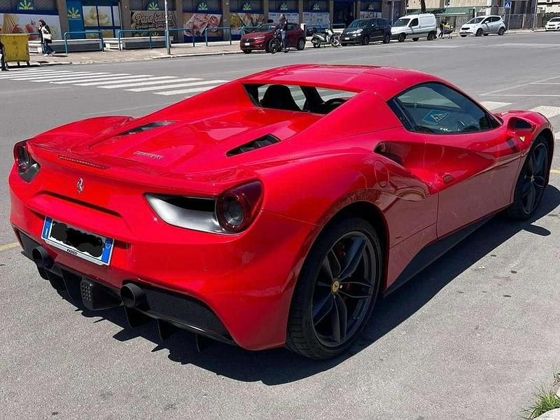 Usata Ferrari 488 670 CV (492 kW) 2016 Rosso Cabrio