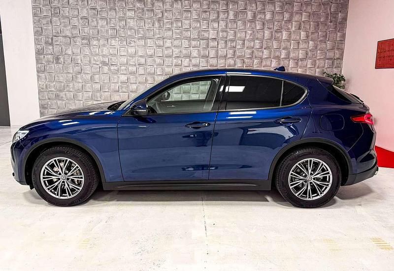Usata Alfa Romeo Stelvio Business 190 CV (139 kW) 2021 Blu/azzurro SUV