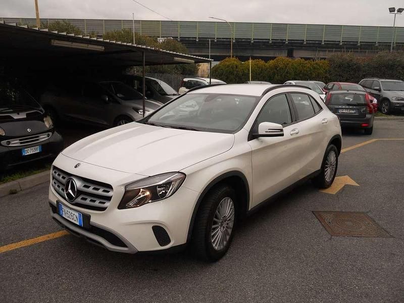 Usata Mercedes GLA180 Premium 109 CV (80 kW) 2018 Bianco SUV