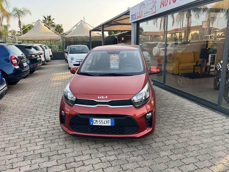 Usata Kia Picanto X-Line 67 CV (49 kW) 2023 Rosso Utilitaria