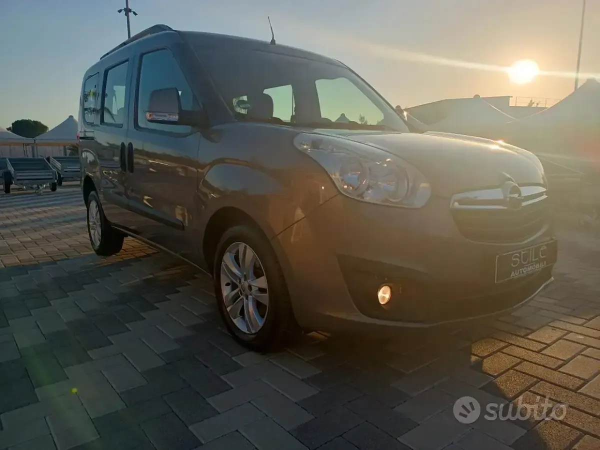 Usata Opel Combo 105 CV (77 kW) 2012 Grigio Monovolume