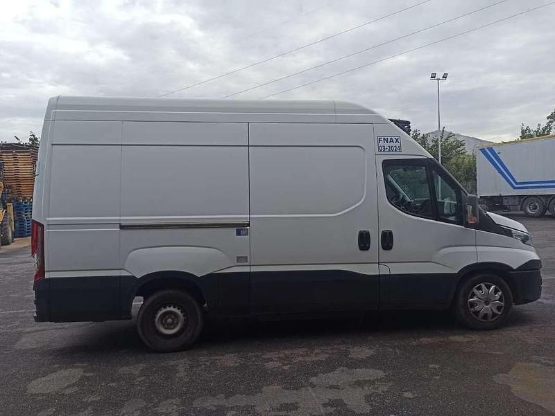 Usata Iveco Daily 140 CV (102 kW) 2015 Bianco Furgone
