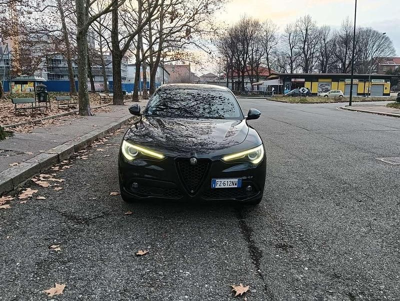 Usata Alfa Romeo Stelvio Tech Edition 160 CV (117 kW) 2019 Nero SUV