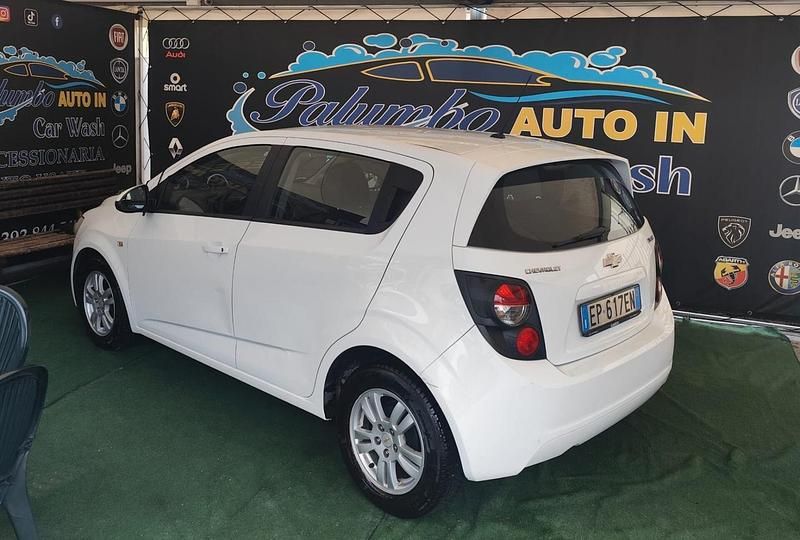 Usata Chevrolet Aveo LT 75 CV (55 kW) 2013 Bianco Berlina