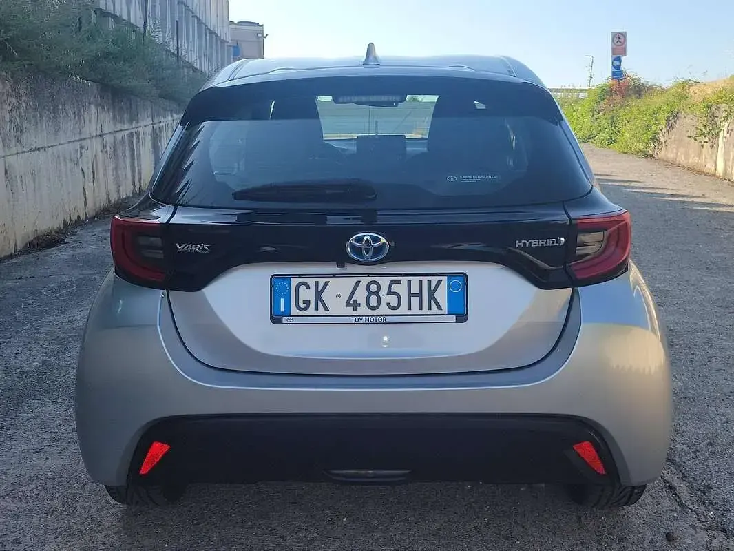 Usata Toyota Yaris Hybrid Sport 116 CV (85 kW) 2022 Argento Berlina