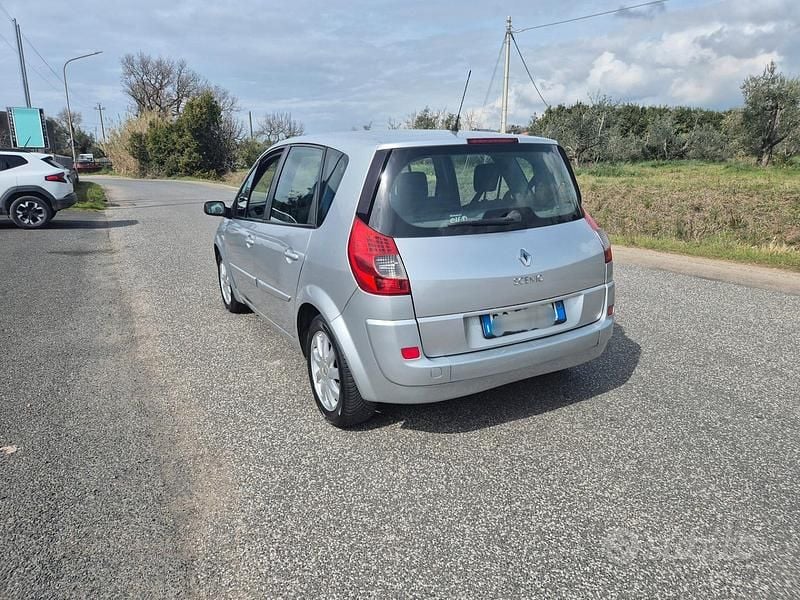 Usata Renault Scénic II Dynamique 106 CV (77 kW) 2008 Grigio Monovolume